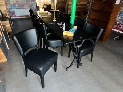 Mobilier de bar à jeux comprenant: 18 banquettes bois - 20 c…