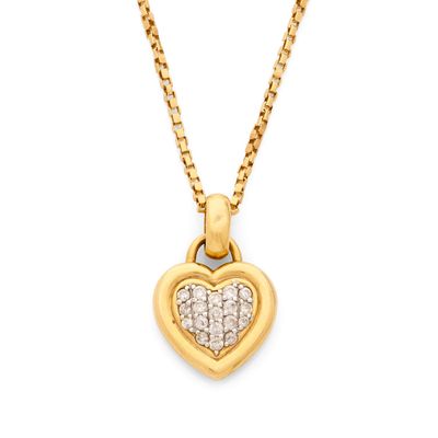 un pendentif en forme de cœur en diamant, monté sur une chaîne en or