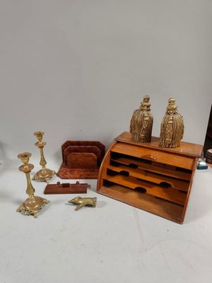 a lot of items that are sitting on a table