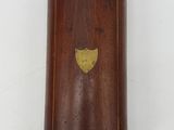 un vieux coffret en bois orné d'un blason doré