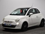 une photo d'une petite voiture blanche dans un showroom