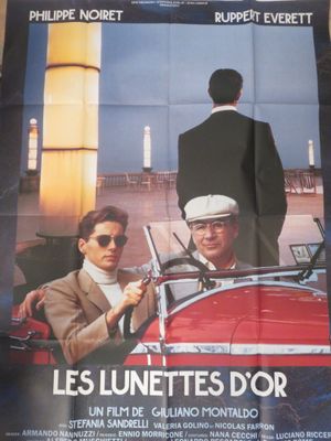 Affiche française du film « Les Lunettes d'or », mettant en scène deux hommes dans une voiture rouge