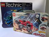 deux sets lego technic dans la boite sur la table