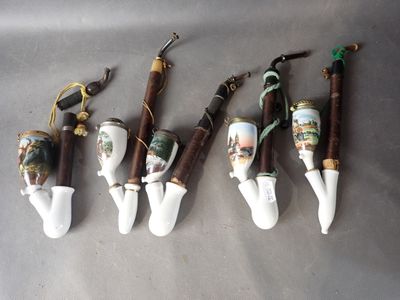 six brosses à dents avec des têtes de brosse et un porte-brosses à dents