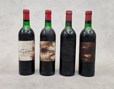 trois bouteilles de vin sont posées l'une à côté de l'autre sur une table