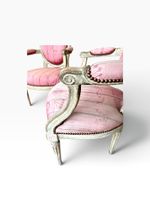 Paire de fauteuils en cabriolet à dossier médaillon, en hêtr… (photo 2)