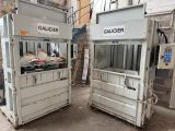 deux machines placées l'une à côté de l'autre