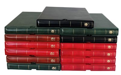 une pile de livres superposés