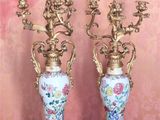 two vases that are sitting on a table