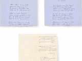 deux feuilles de papier couvertes d'écriture manuscrite, posées l'une à côté de l'autre