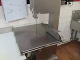 une machine qui se trouve au milieu d'une cuisine