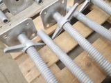 a close up of a bunch of wires on a pallet