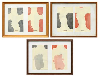 trois tableaux encadrés, de couleurs et de formes différentes, accrochés à un mur blanc