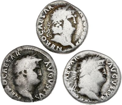 trois pièces romaines en argent représentant la tête d'un homme et d'une femme