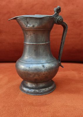 Un pichet à vin en étain XVIIIè hauteur 16cm