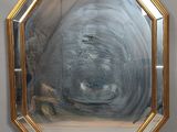 miroir octogonal avec cadre doré et bordure dorée