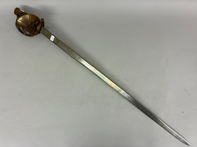 un gros plan d'une épée posée sur une surface blanche, avec une poignée en métal