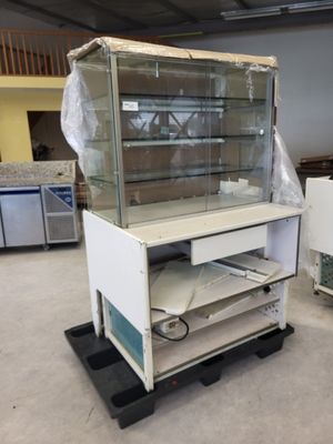 AREVALO Vitrine présentoir sèche H. 156 x L. 101 cm Nous y j…