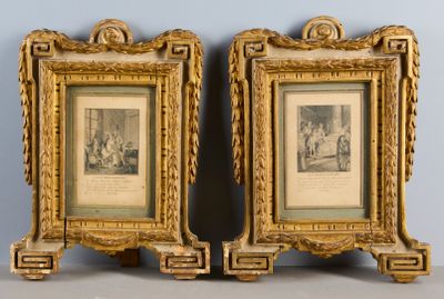 Paire de petits cadres en bois et stuc laqué et doré à motif…