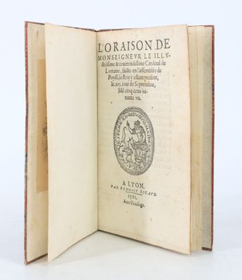 un livre ouvert sur lequel figure l'image d'un phoque