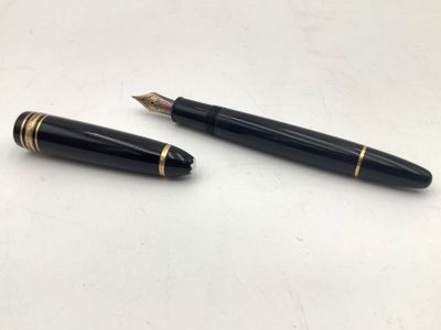 Montblanc, stylo plume de marque Montblanc Meisterstück 145 …