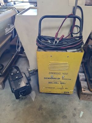 a machine that is sitting on the floor next to other machines