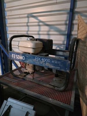 une machine posée sur un chariot