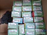 beaucoup de cartons empilés les uns dans les autres