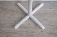 Porte-manteaux moderniste en bois laqué blanc, à huit patère… (photo 5)