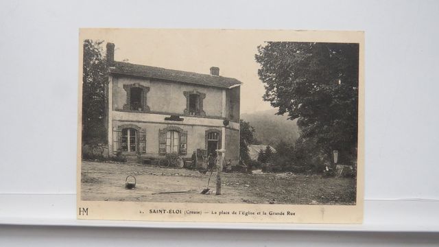 St-Éloi : La Place de l’Église et la Grande Rue.TBE. Cpa rare !