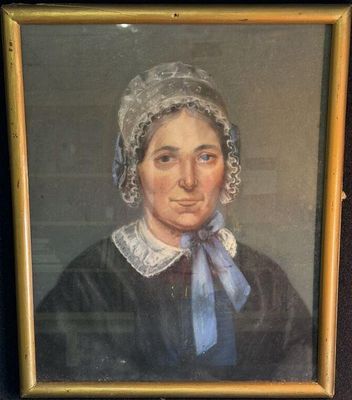 portrait d'une vieille femme portant un bonnet et une robe noire