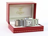 une image représentant une montre Cartier dans un coffret rouge sur fond blanc