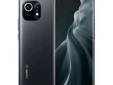 l'arrière et le profil d'un smartphone noir sur fond blanc