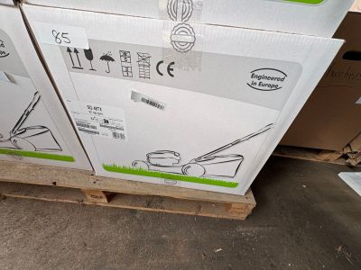 une pile de boîtes empilées les unes sur les autres