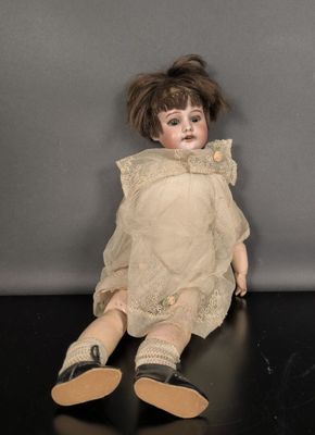 SFBJ 60 Paris 3. Poupée tête porcelaine, bouche ouverte, yeu…