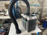 une machine posée sur une table