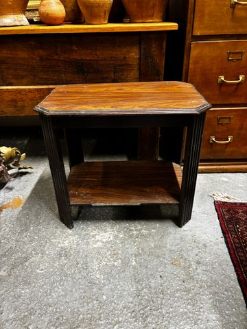 Petite table, tablette d'entrejambe. En l'état
