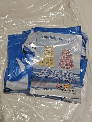 un sac en plastique sur lequel est représentée une scène de plage