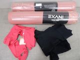 deux tapis de yoga roses et une veste rose posés sur un canapé
