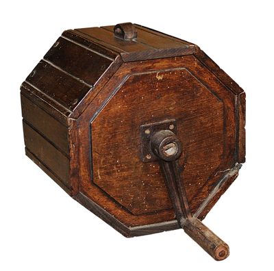 BARATTE A BEURRE de ménage en bois et métal, octogonale, mil… - Photo 1