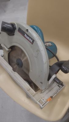 A5 - VOLONTAIRE : Une scie circulaire filaire de marque MAKI… - Photo 1