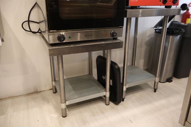 Deux tables support inox VOGUE plateau 60x60