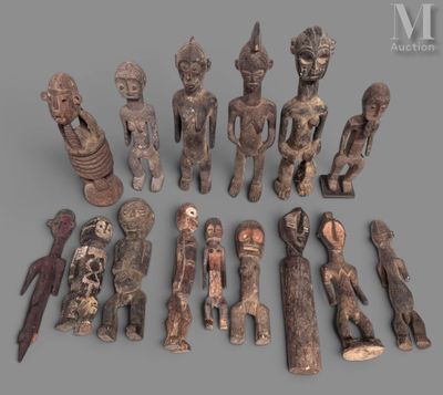 une image représentant un groupe de figurines en bois posées sur une table