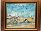 une peinture à l'huile représentant des bateaux sur une plage, avec le ciel en arrière-plan