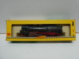 une photo d'un petit train miniature dans une boîte posée sur une table