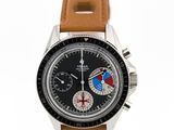 Gros plan sur une montre avec un bracelet en cuir marron
