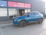 Le SUV bleu est garé devant l'Hôtel des Ventes.