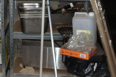 SUR DESIGNATION : Une friteuse déclarée hors service *** ENL…