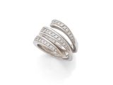 une bague en or blanc 18 carats sertie de diamants, signée Van Cleef