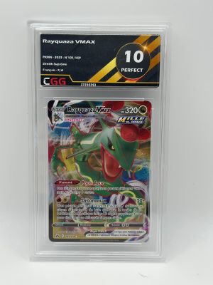 un gros plan d'une carte Pokémon dans son emballage en plastique